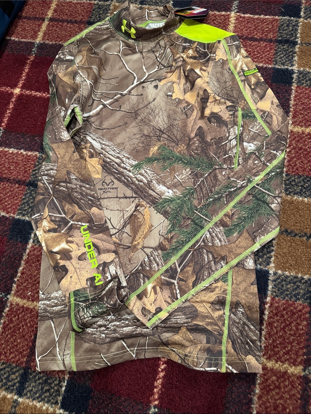 Men’s Under Armour Realtree Camo Compression Top. Size small